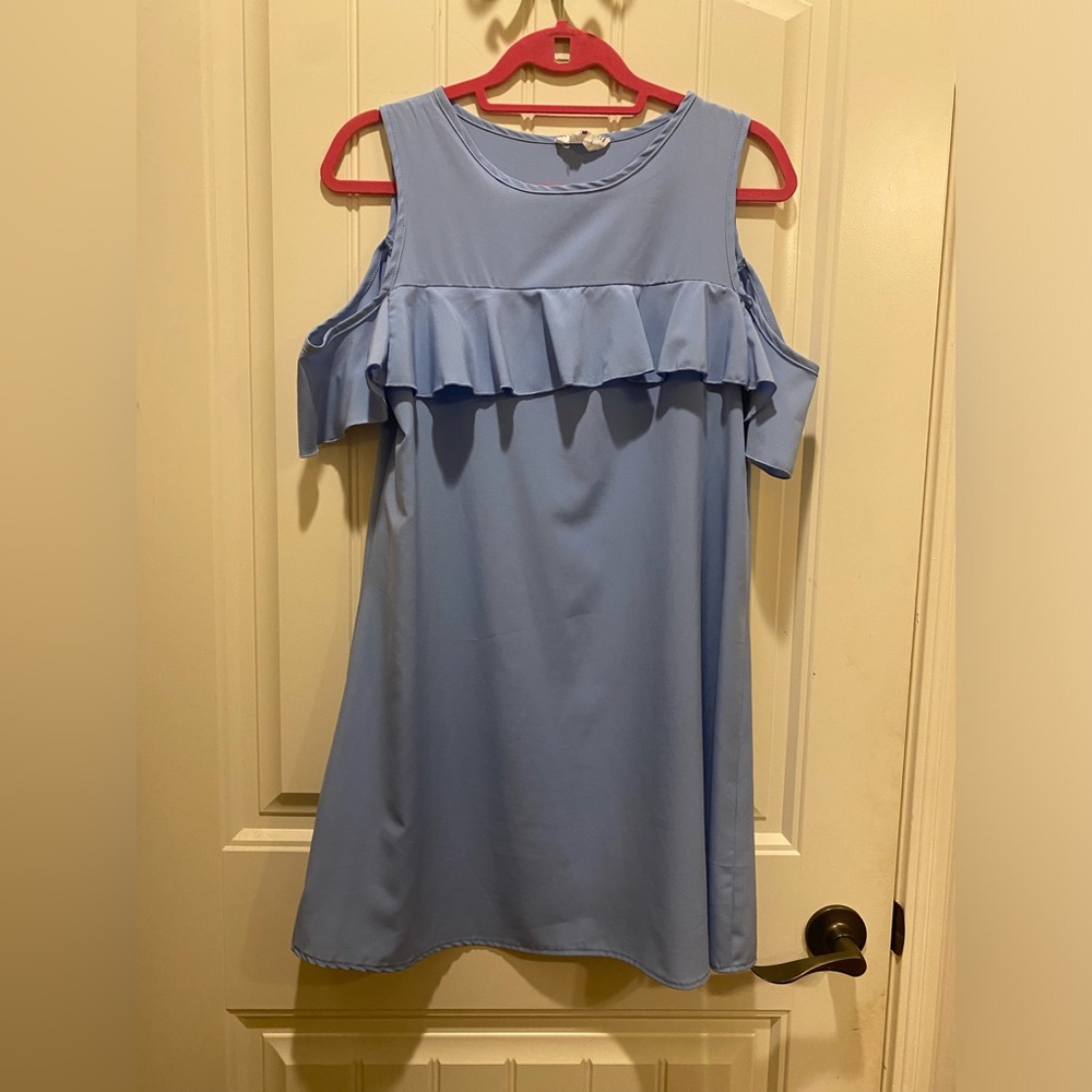 Cute light blue dress!